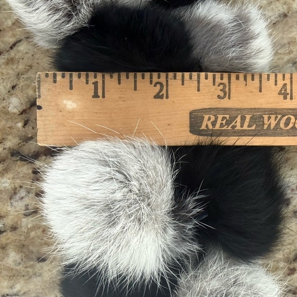 Women’s rabbit Fur Pom Pom Scarf - Picture 5 of 5